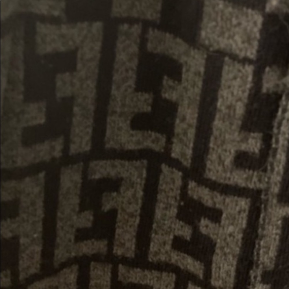 Fendi scarf 🔥 Nice size